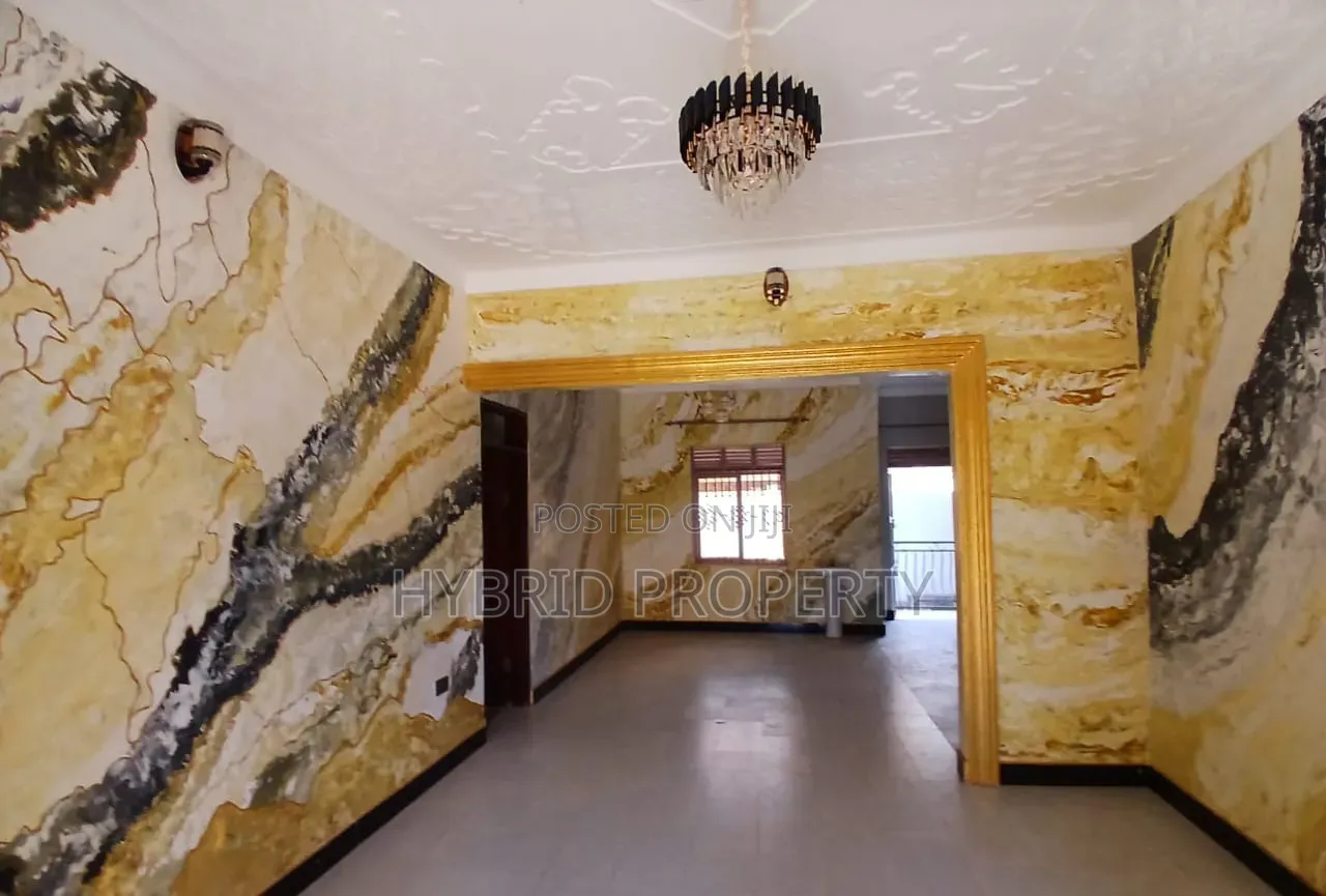 5bdrm House in Wakiso~Kayunga Town for sale in Wakiso / Wakiso