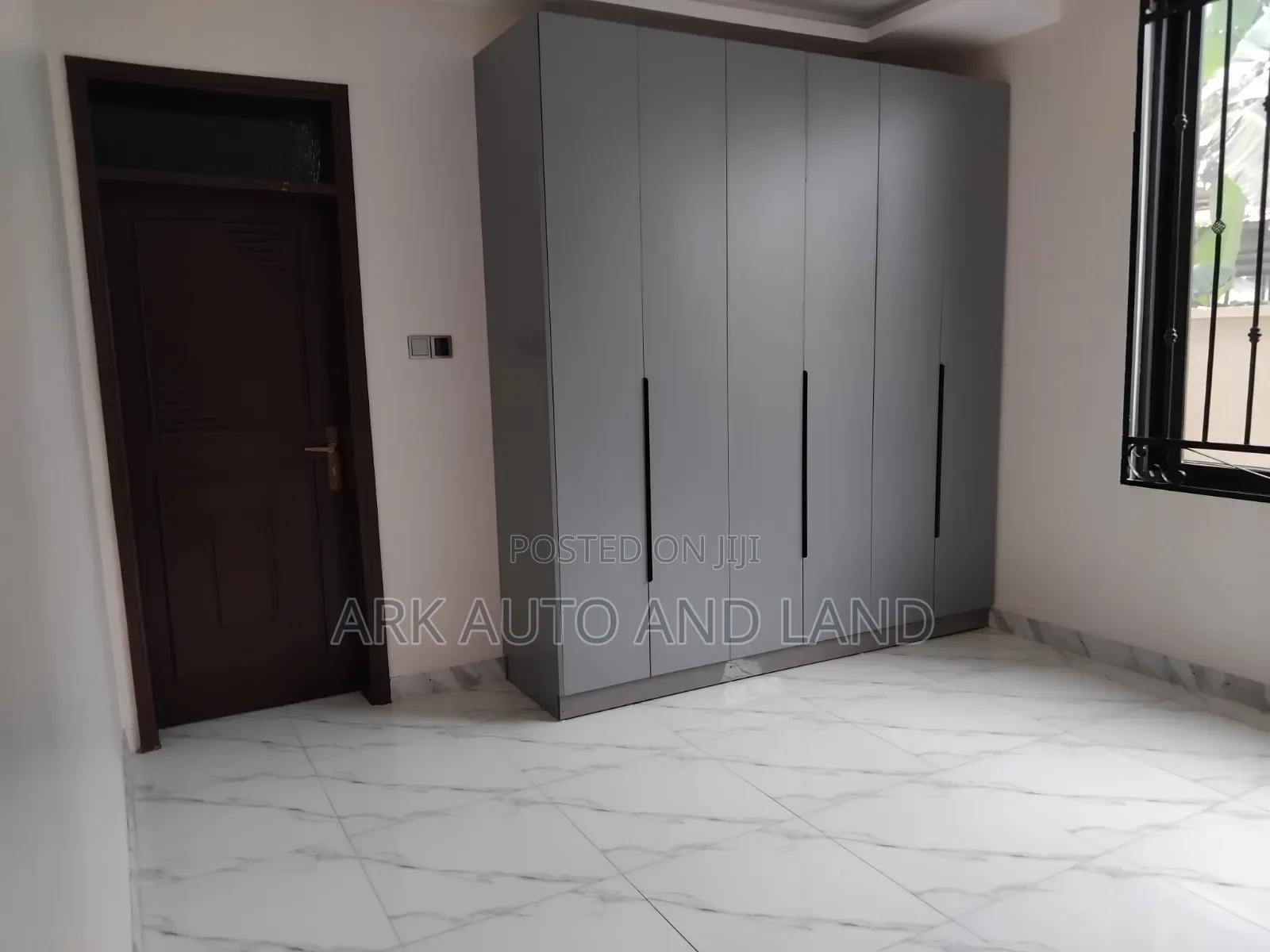 6bdrm House in Valley Drive, Kira for sale in Kira