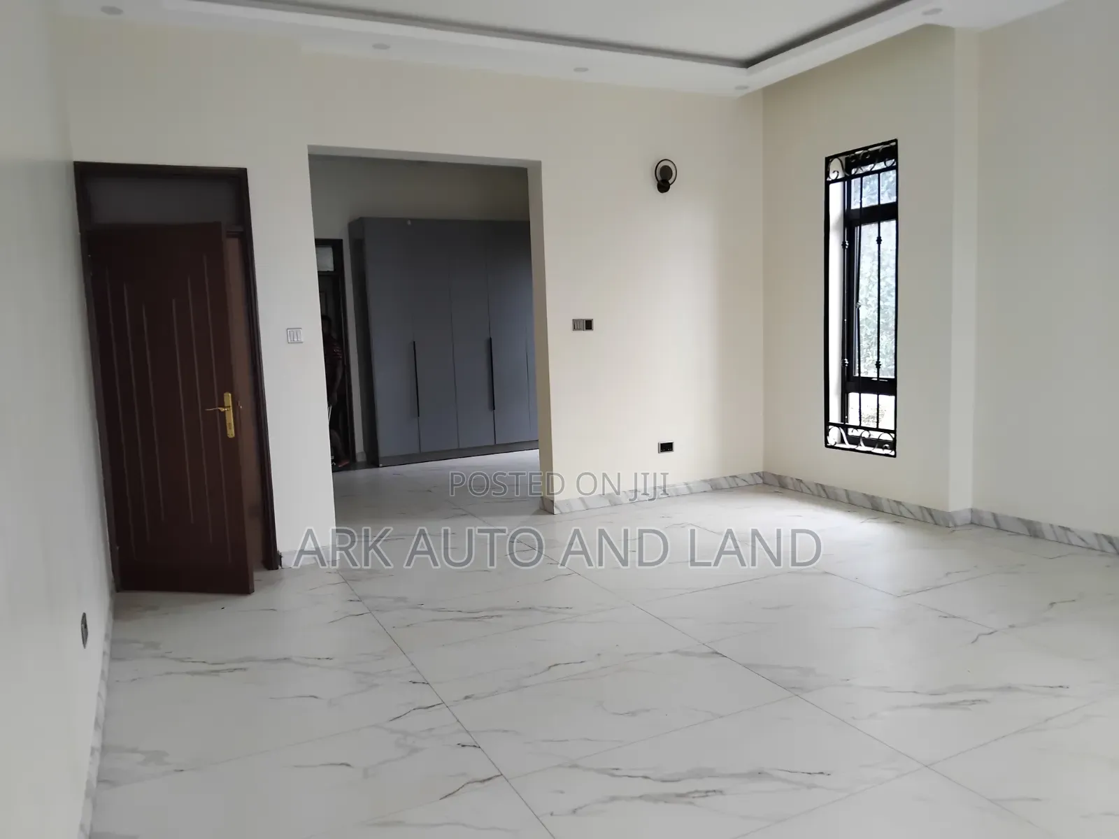 6bdrm House in Valley Drive, Kira for sale in Kira