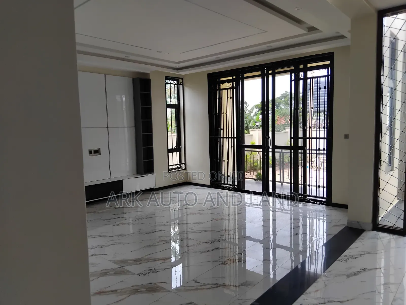 6bdrm House in Valley Drive, Kira for sale in Kira