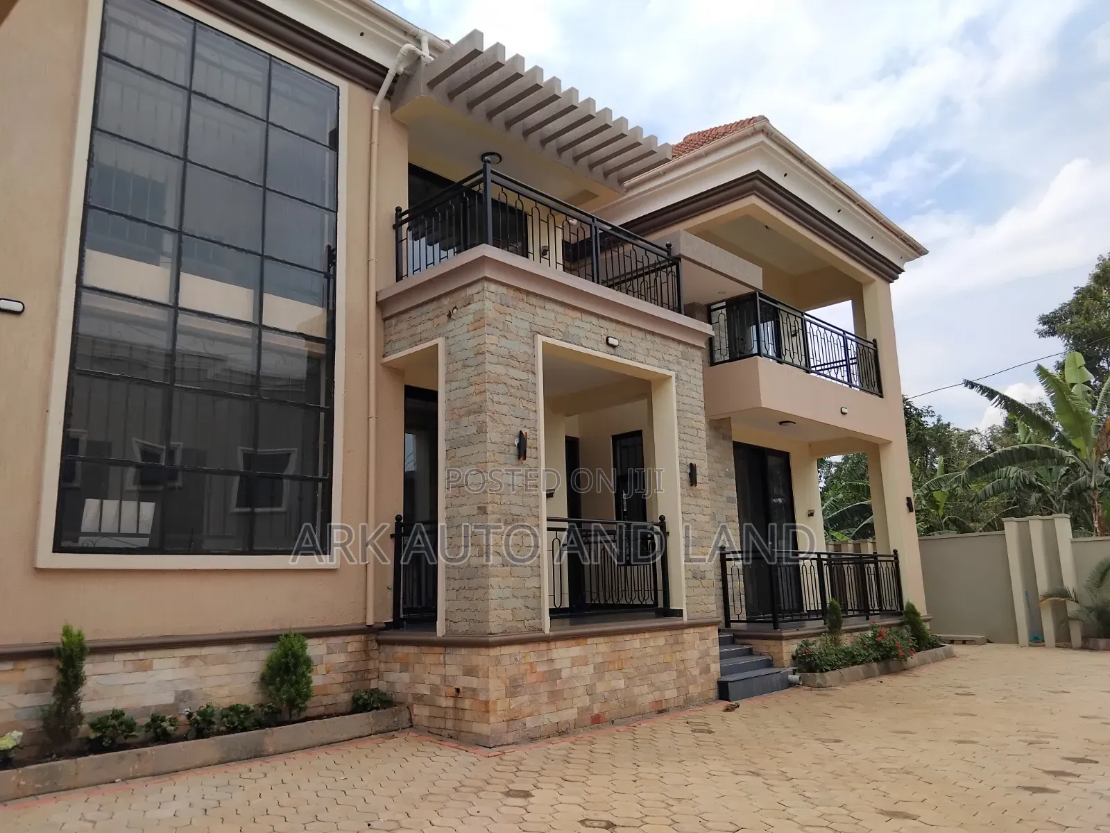6bdrm House in Valley Drive, Kira for sale in Kira