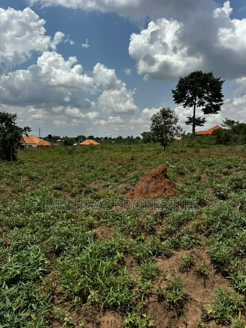 Plot for Sell Gayaza Kiwenda at 22m With Land Titles in Wakiso / Wakiso