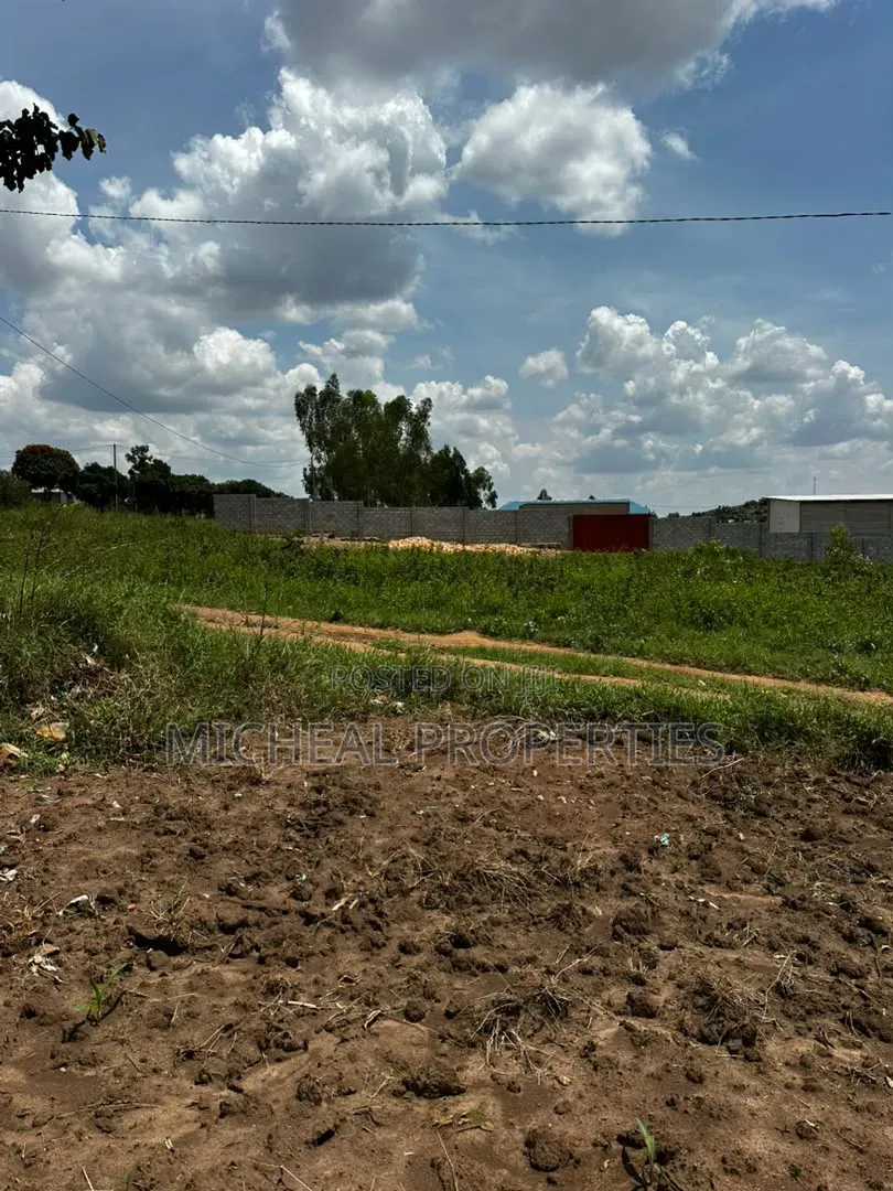 Plot for Sell Gayaza Kiwenda at 22m With Land Titles in Wakiso / Wakiso