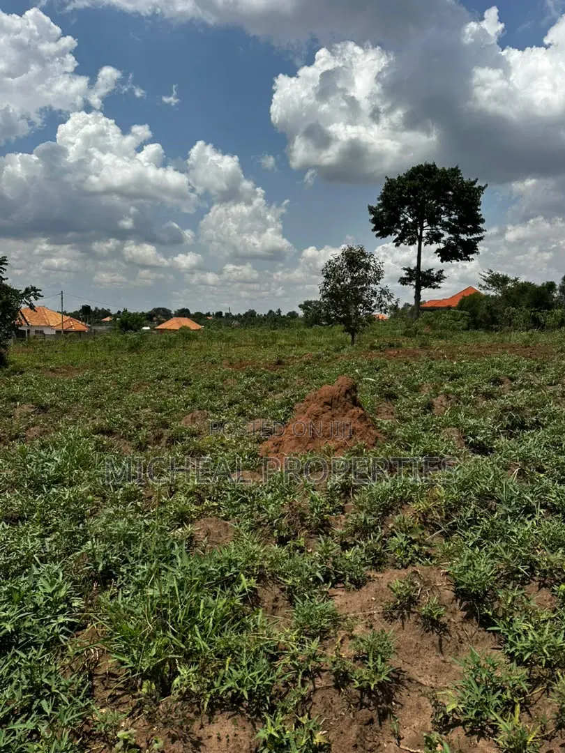 Plot for Sell Gayaza Kiwenda at 22m With Land Titles in Wakiso / Wakiso