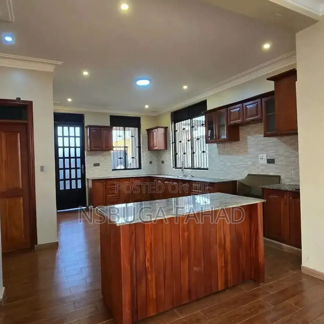 3bdrm House in Standalone Kisaasi, Central Division for rent in Central Division