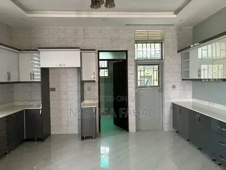 4bdrm House in Standalone Kisaasi, Central Division for rent in Central Division