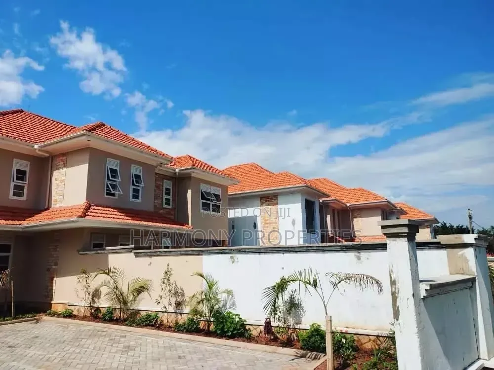 4bdrm Villa in Muyenga Bukasa, Central Division for rent in Central Division