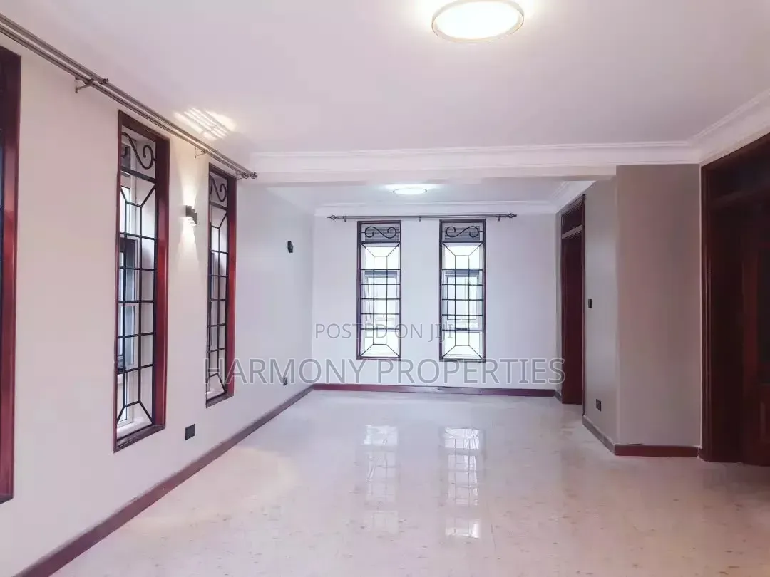 4bdrm Villa in Muyenga Bukasa, Central Division for rent in Central Division