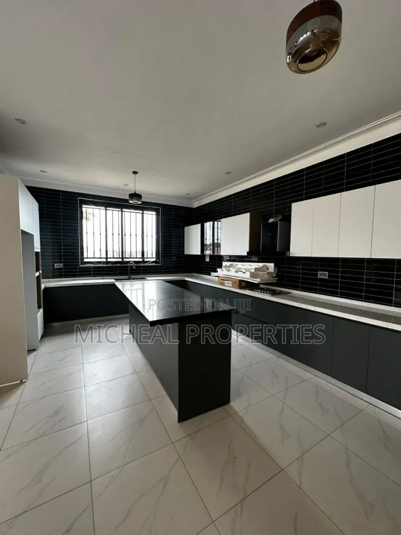 6bdrm House in Kira Town At 1.3B, Wakiso / Wakiso for sale in Wakiso / Wakiso