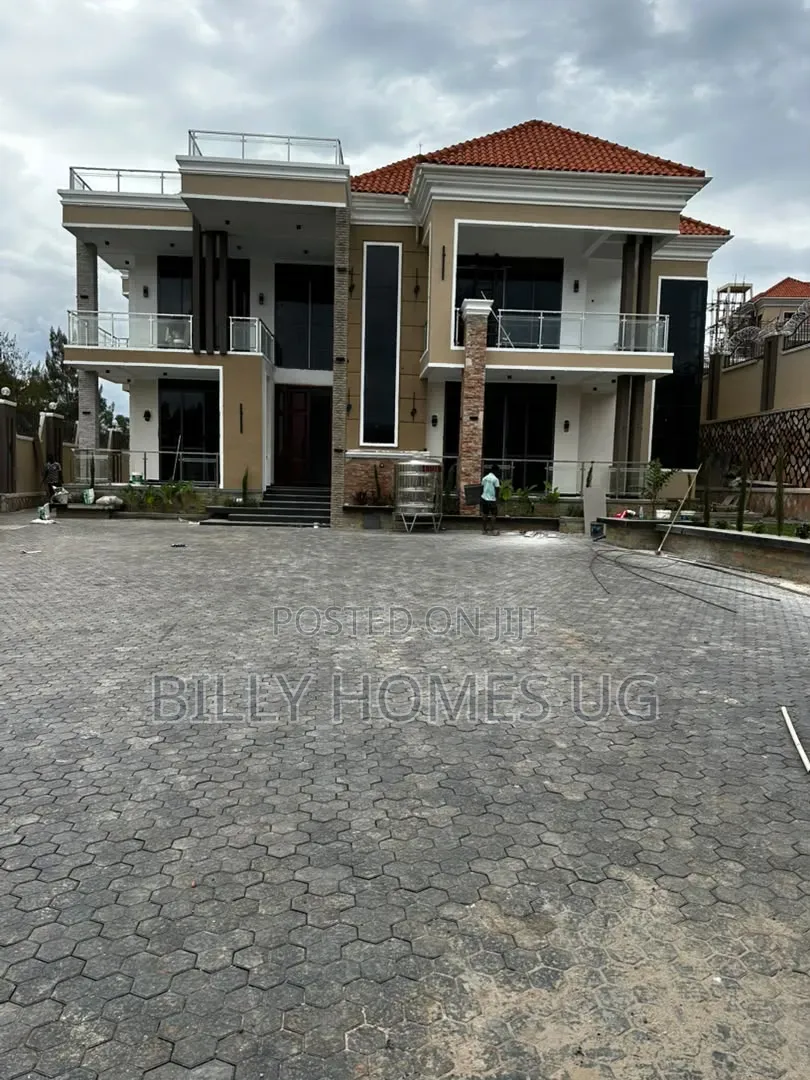 7bdrm Mansion in Kira for sale in Kira