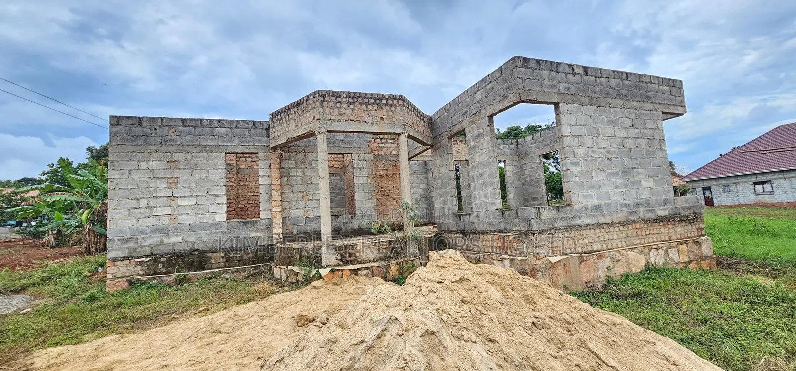 Urgent Sale – 5-Bedroom Shell House, Wamala Ziru in Division A