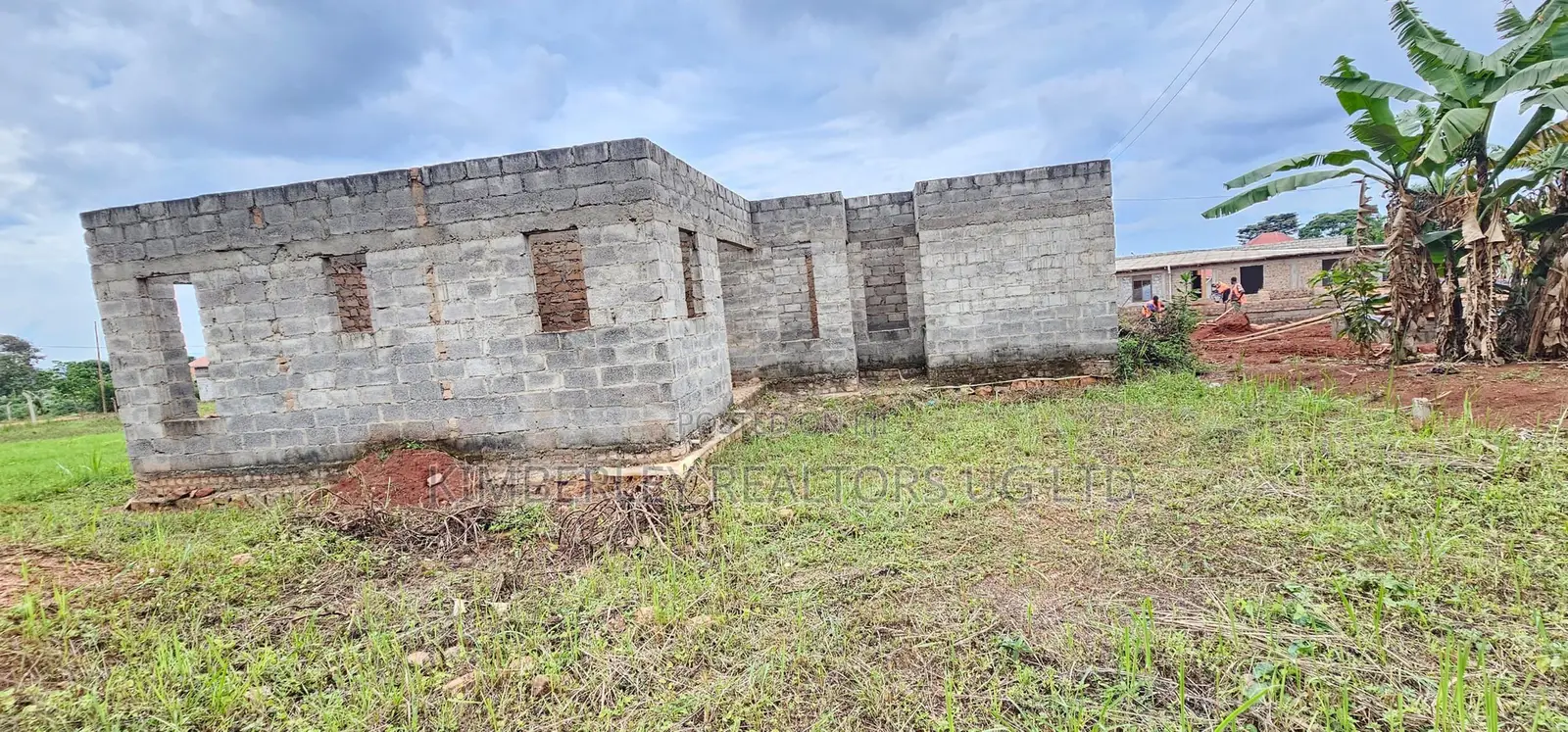 Urgent Sale – 5-Bedroom Shell House, Wamala Ziru in Division A