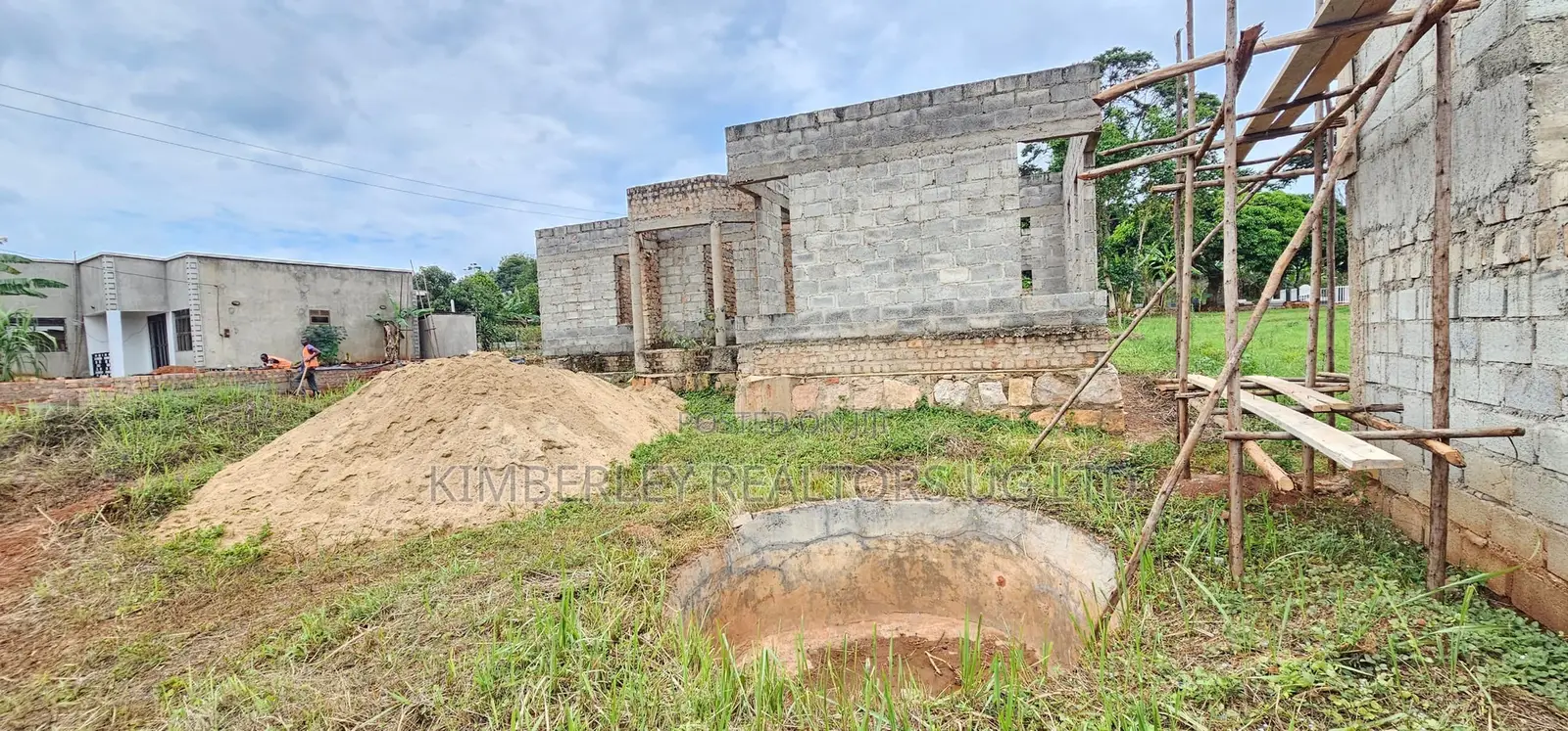 Urgent Sale – 5-Bedroom Shell House, Wamala Ziru in Division A