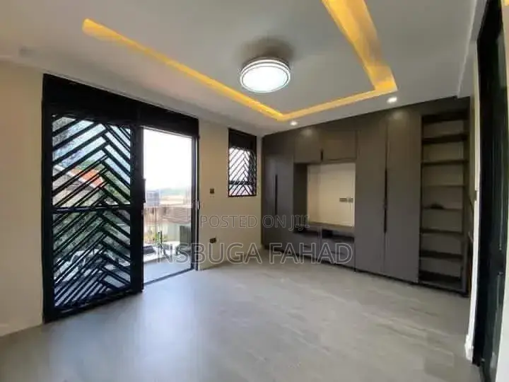 2bdrm House in Kisaasi, Central Division for rent in Central Division