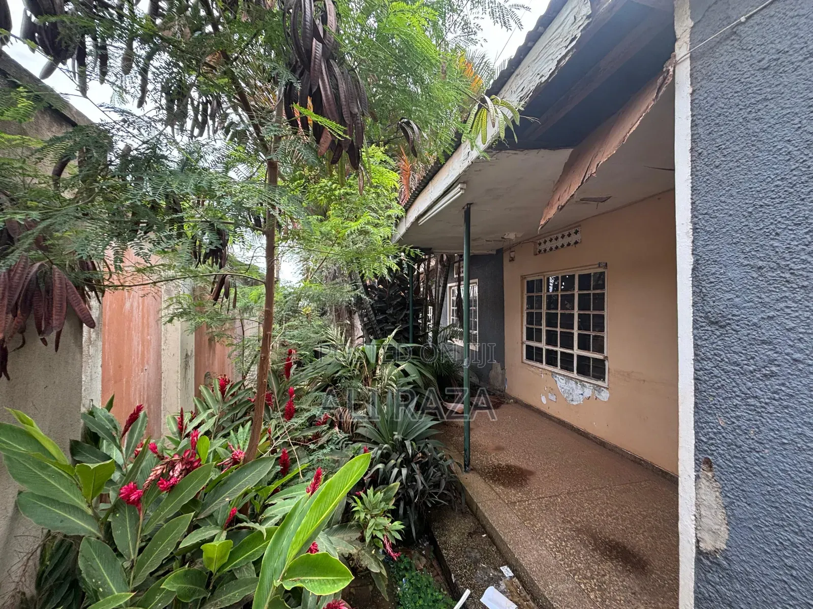6bdrm Bungalow in Ntinda Estate, Central Division for sale in Central Division