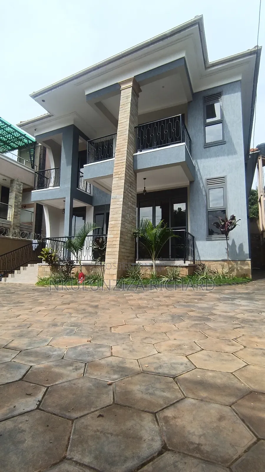 4bdrm Duplex in Mamerito Road, Kira for sale in Kira