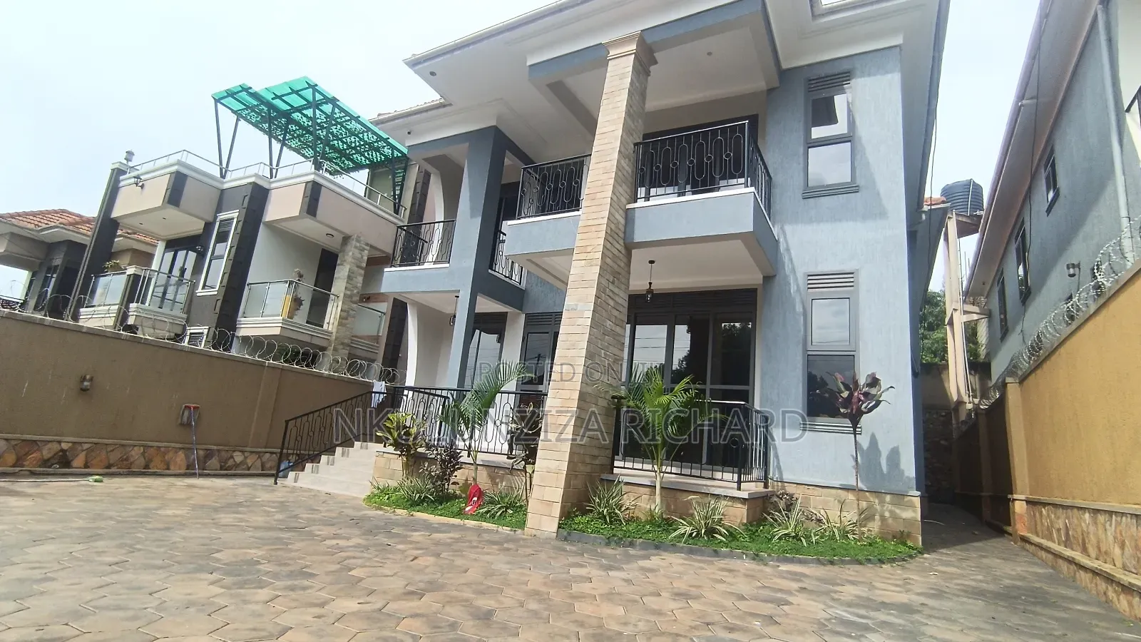4bdrm Duplex in Mamerito Road, Kira for sale in Kira