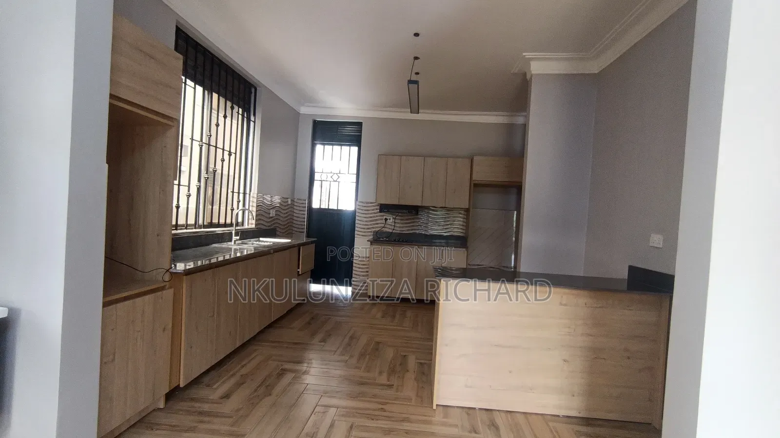 4bdrm Duplex in Mamerito Road, Kira for sale in Kira