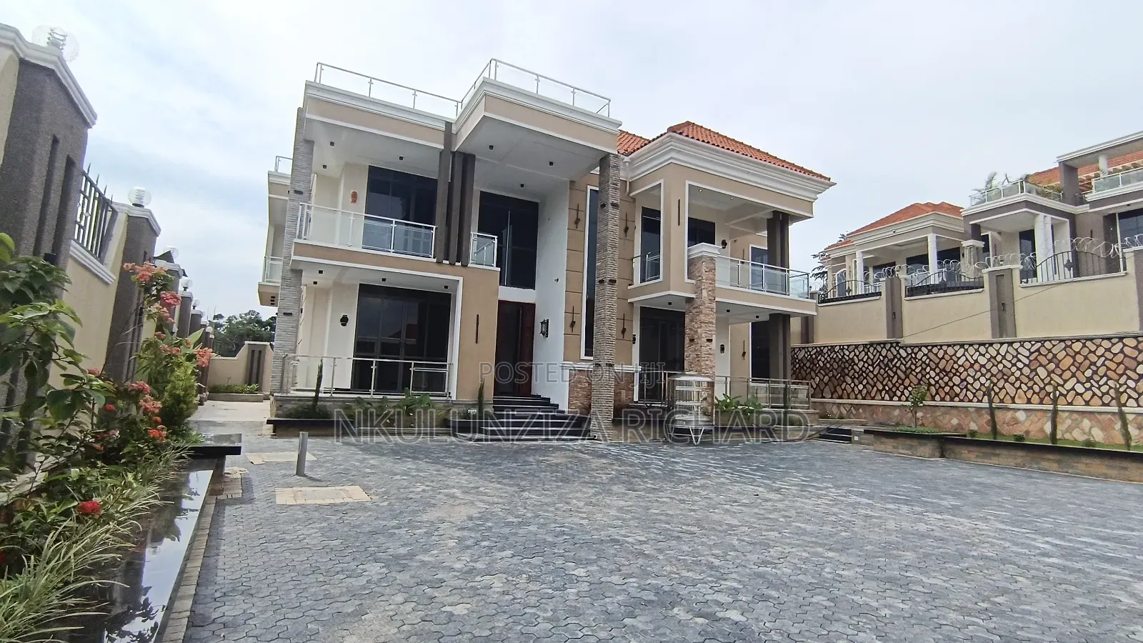6bdrm Mansion in Kira Town for sale in Kira