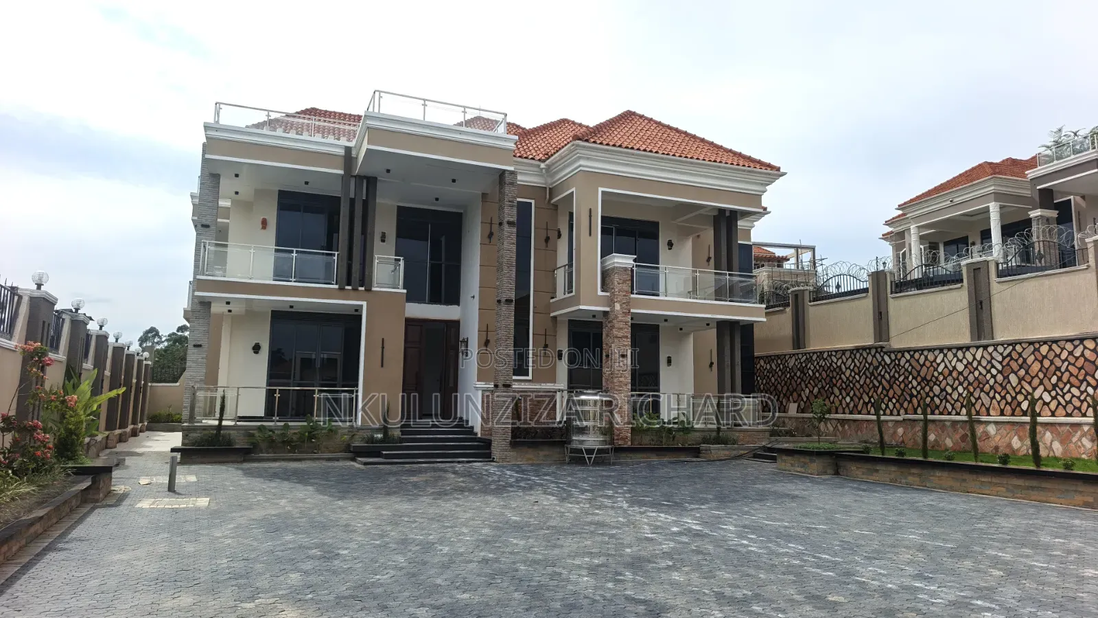 6bdrm Mansion in Kira Town for sale in Kira