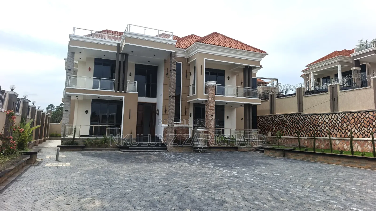 6bdrm Mansion in Kira Town for sale in Kira