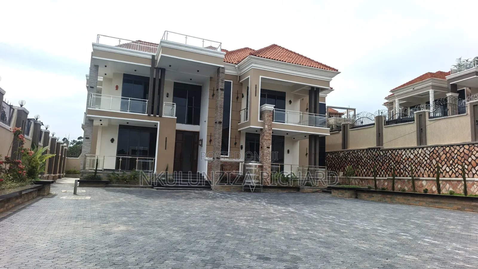 6bdrm Mansion in Kira Town for sale in Kira