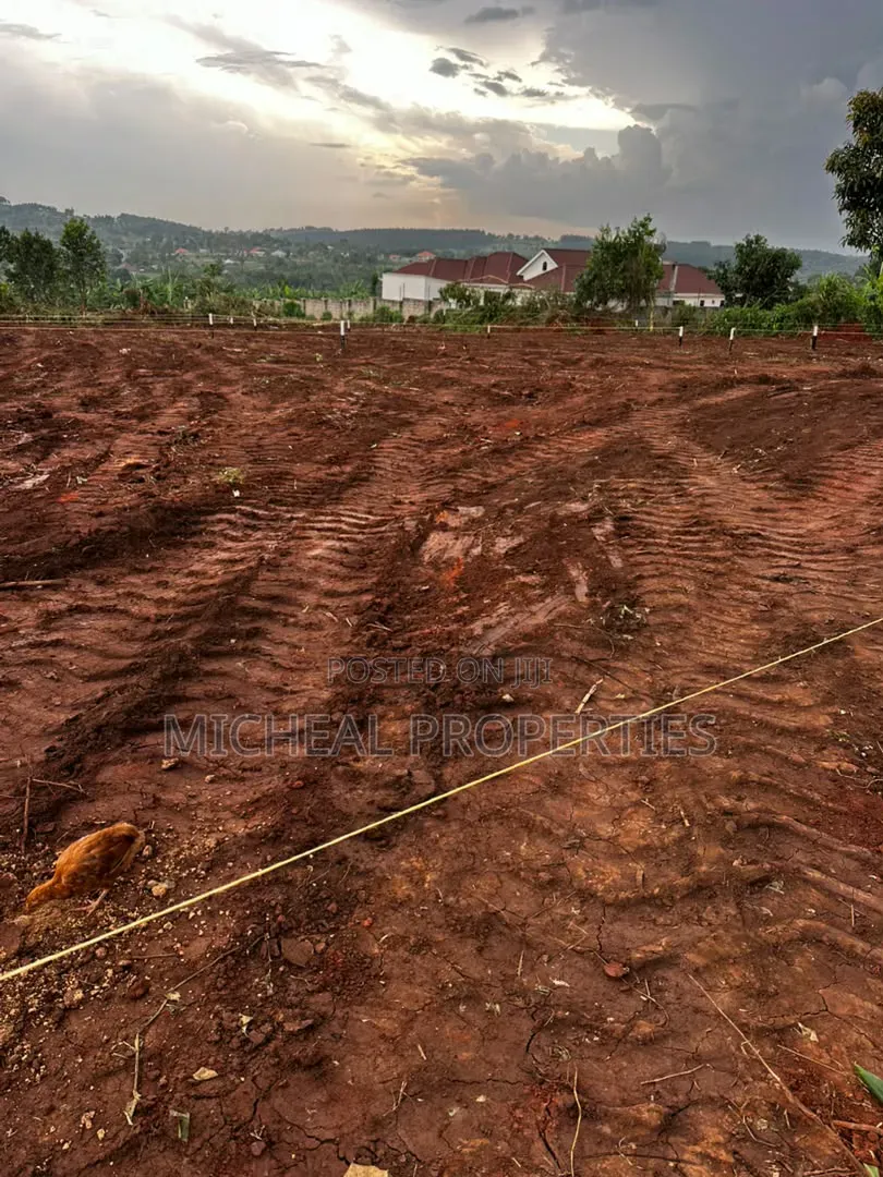 Plot for Sell Gayaza Kiwenda Nazaresi at 9m 50ft by 50ft in Kawempe