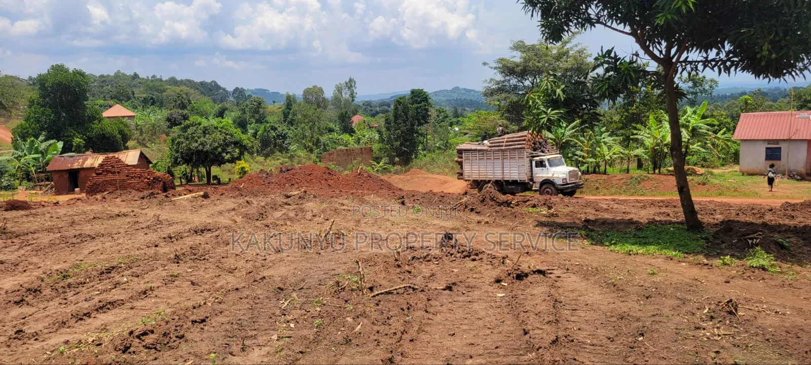 12M TITLED plotsWakiso Namayumba in Wakiso / Wakiso