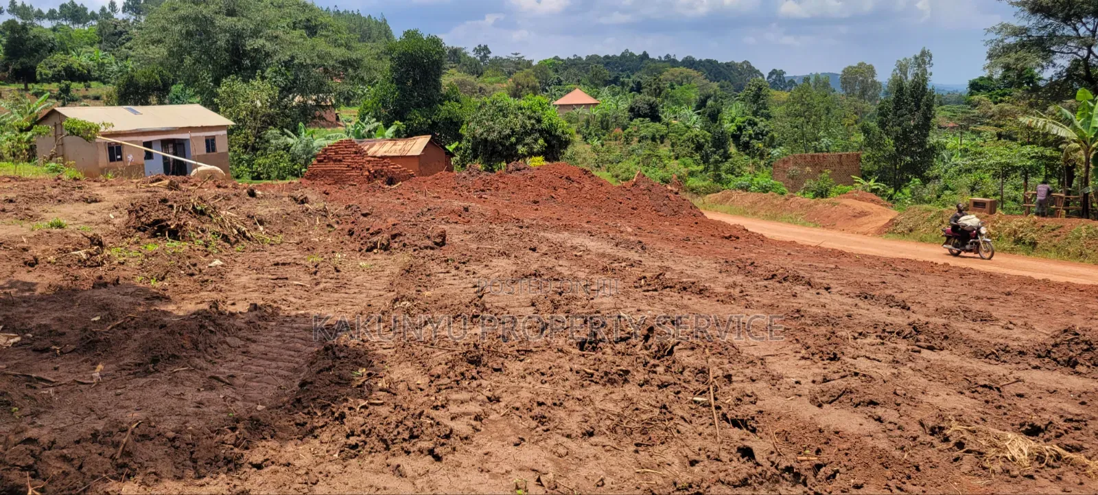 12M TITLED plotsWakiso Namayumba in Wakiso / Wakiso