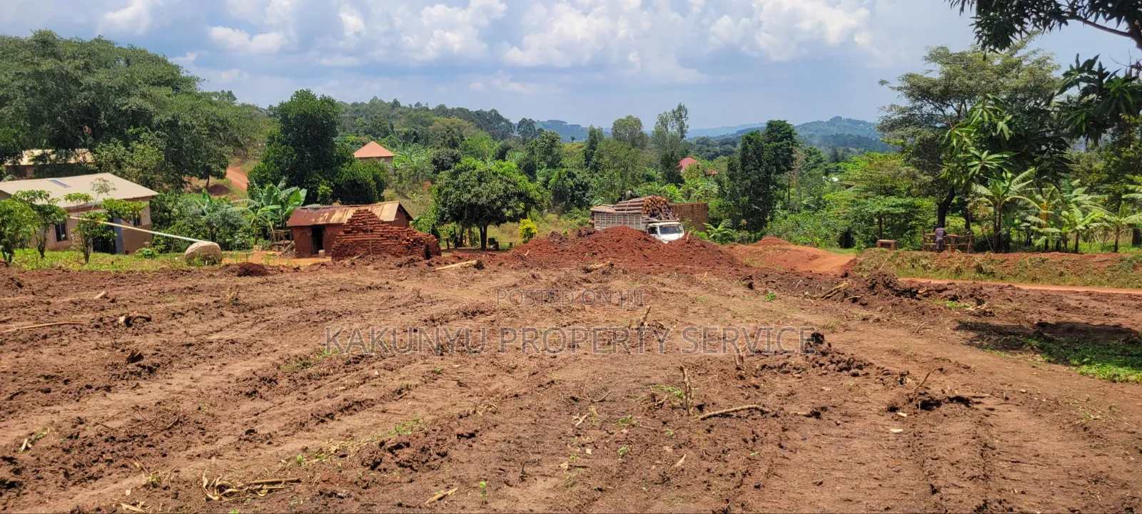 12M TITLED plotsWakiso Namayumba in Wakiso / Wakiso