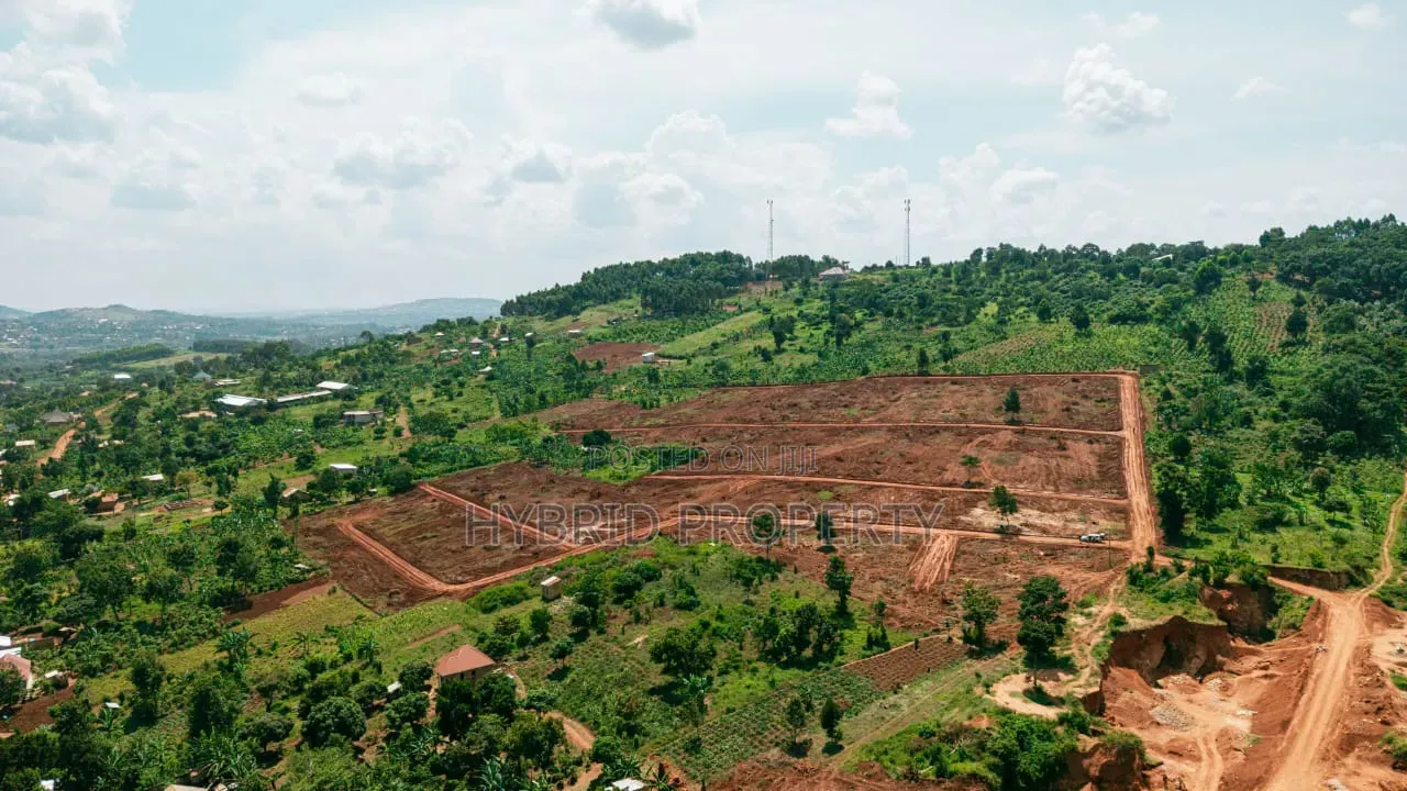 Prime Plots for Sale at Jungo~Nakawuka Land Estate Along Entebbe Road. in Ssisa