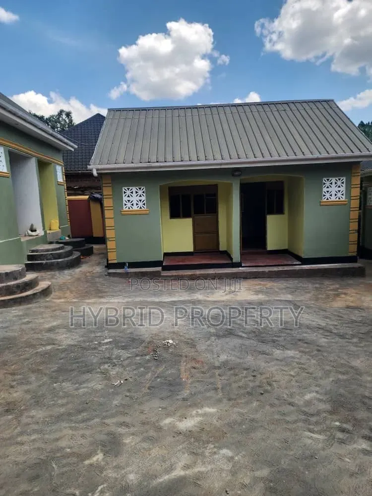 10bdrm Apartment in Wakiso~Sala Along for sale in Wakiso / Wakiso