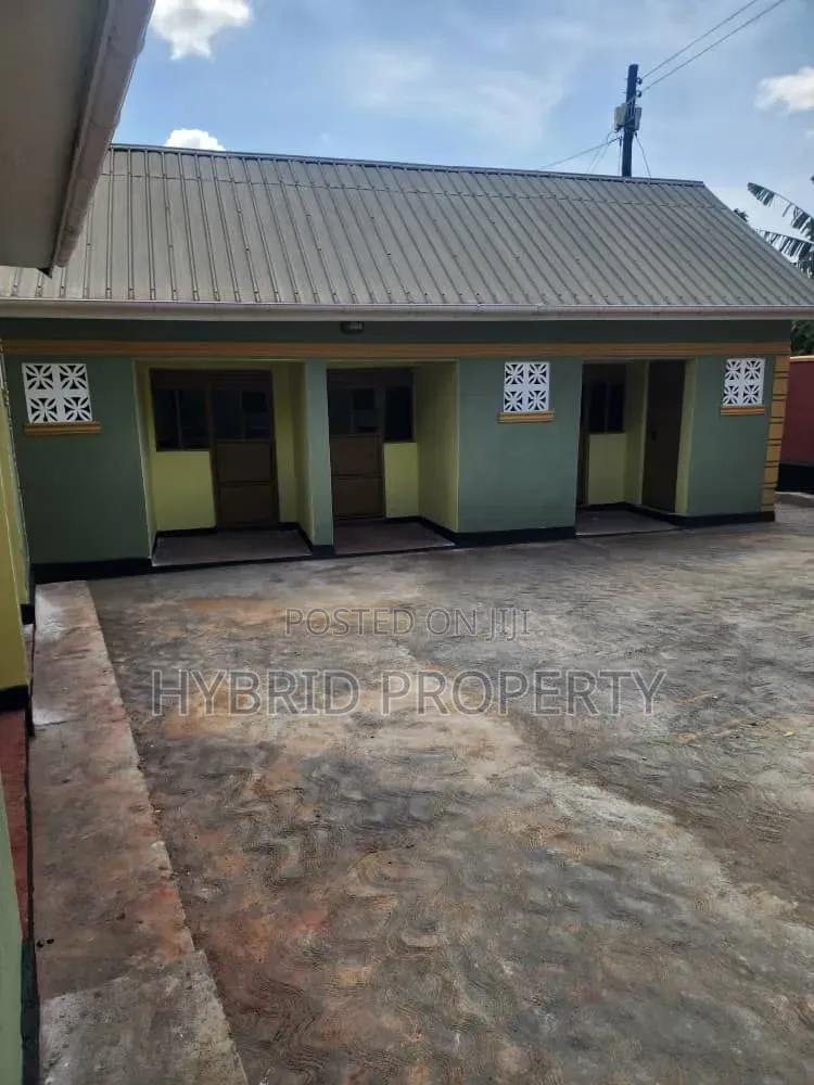 10bdrm Apartment in Wakiso~Sala Along for sale in Wakiso / Wakiso