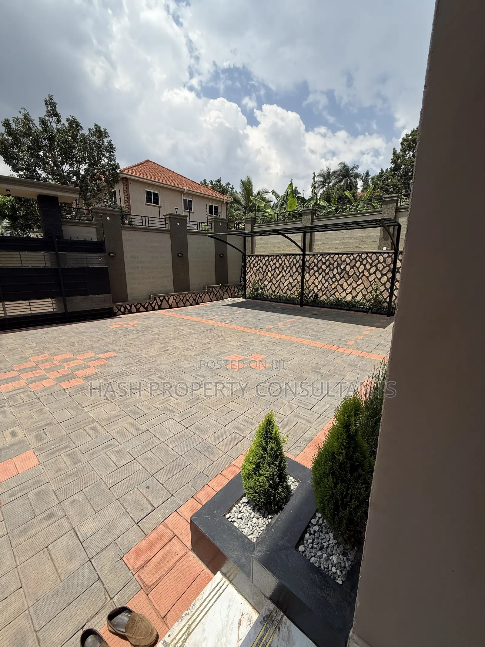 6bdrm House in Akright City, Central Division for sale in Central Division