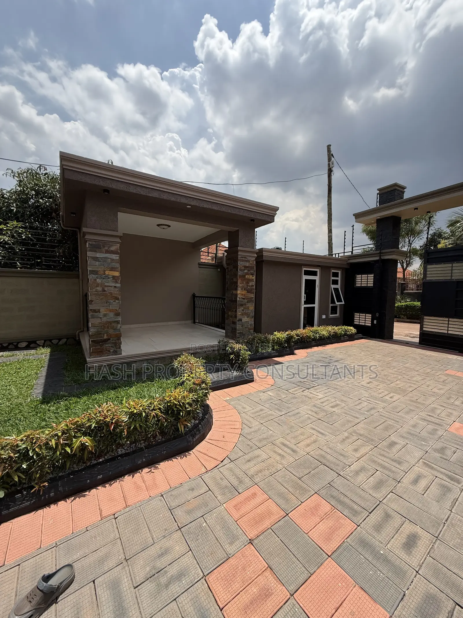 6bdrm House in Akright City, Central Division for sale in Central Division