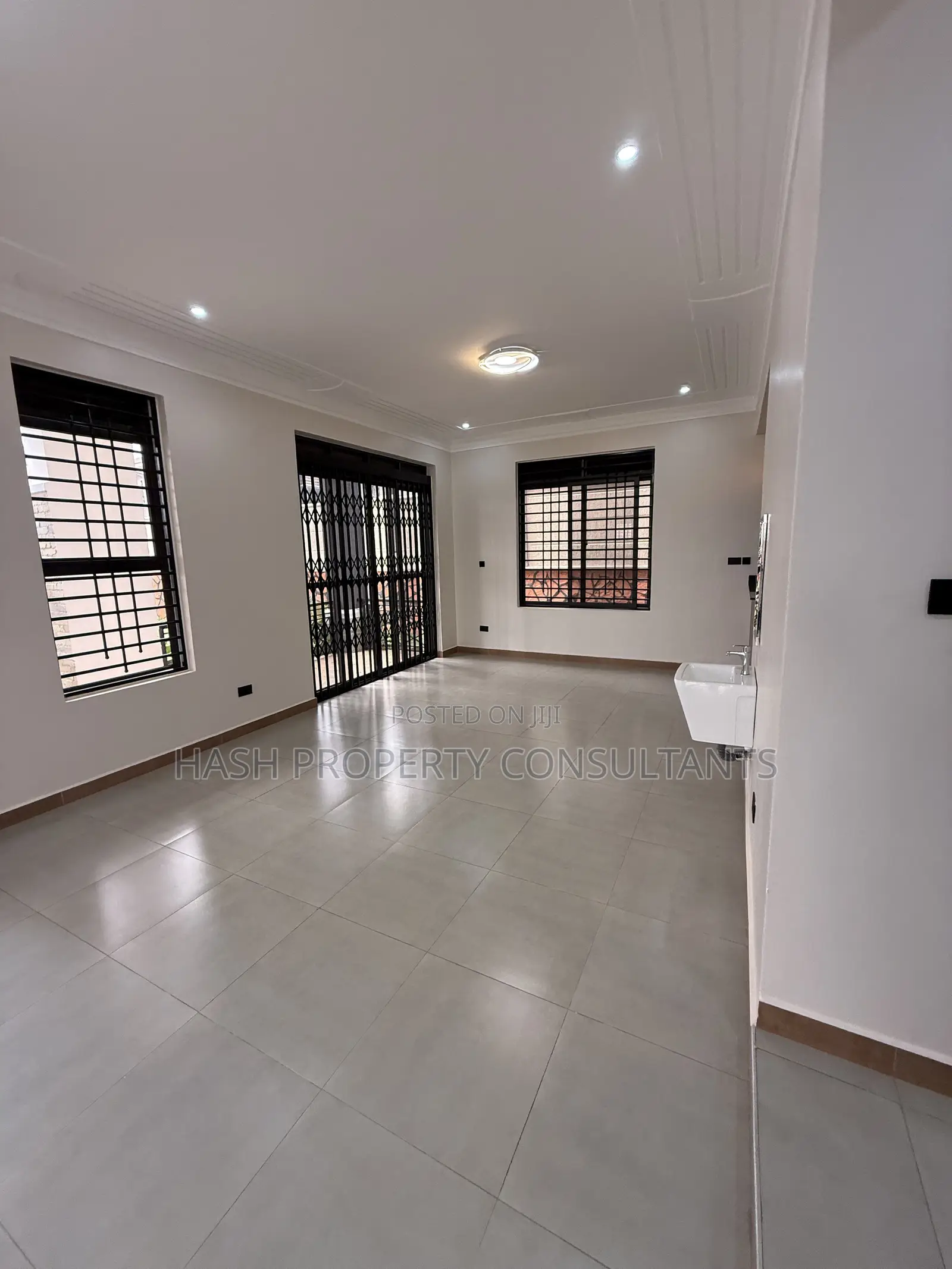 5bdrm House in Akright City, Central Division for sale in Central Division