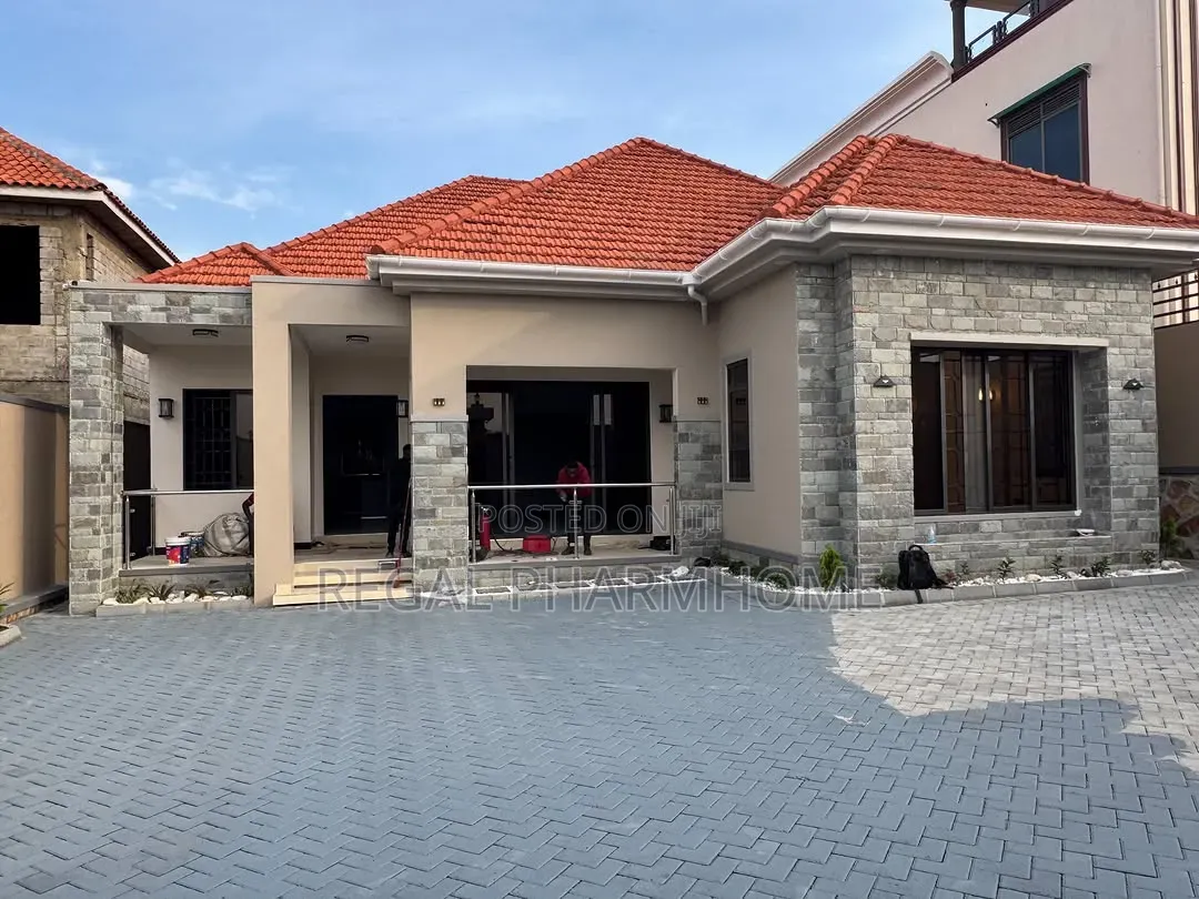 4bdrm Bungalow in Bukoto, Central Division for rent in Central Division