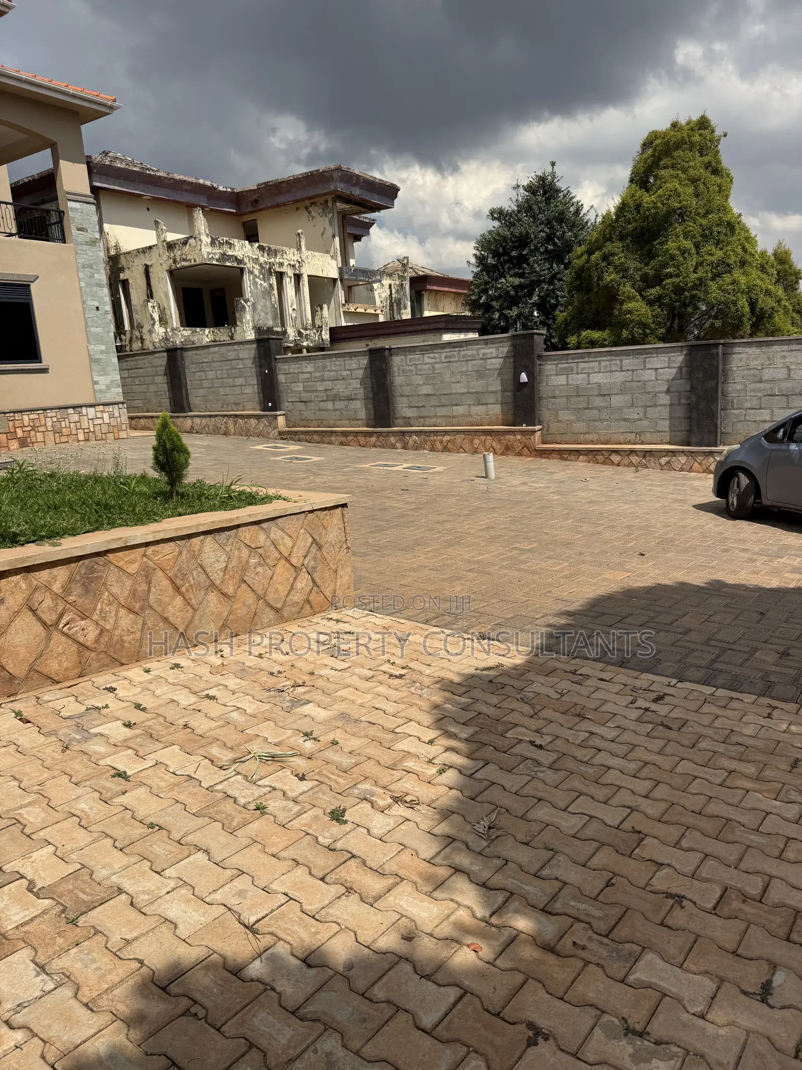 9bdrm House in Akright City, Central Division for sale in Central Division