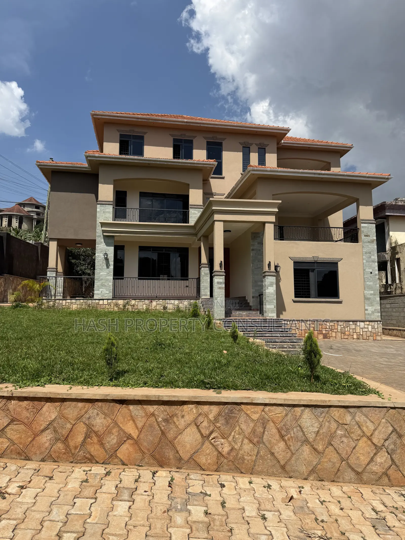 9bdrm House in Akright City, Central Division for sale in Central Division