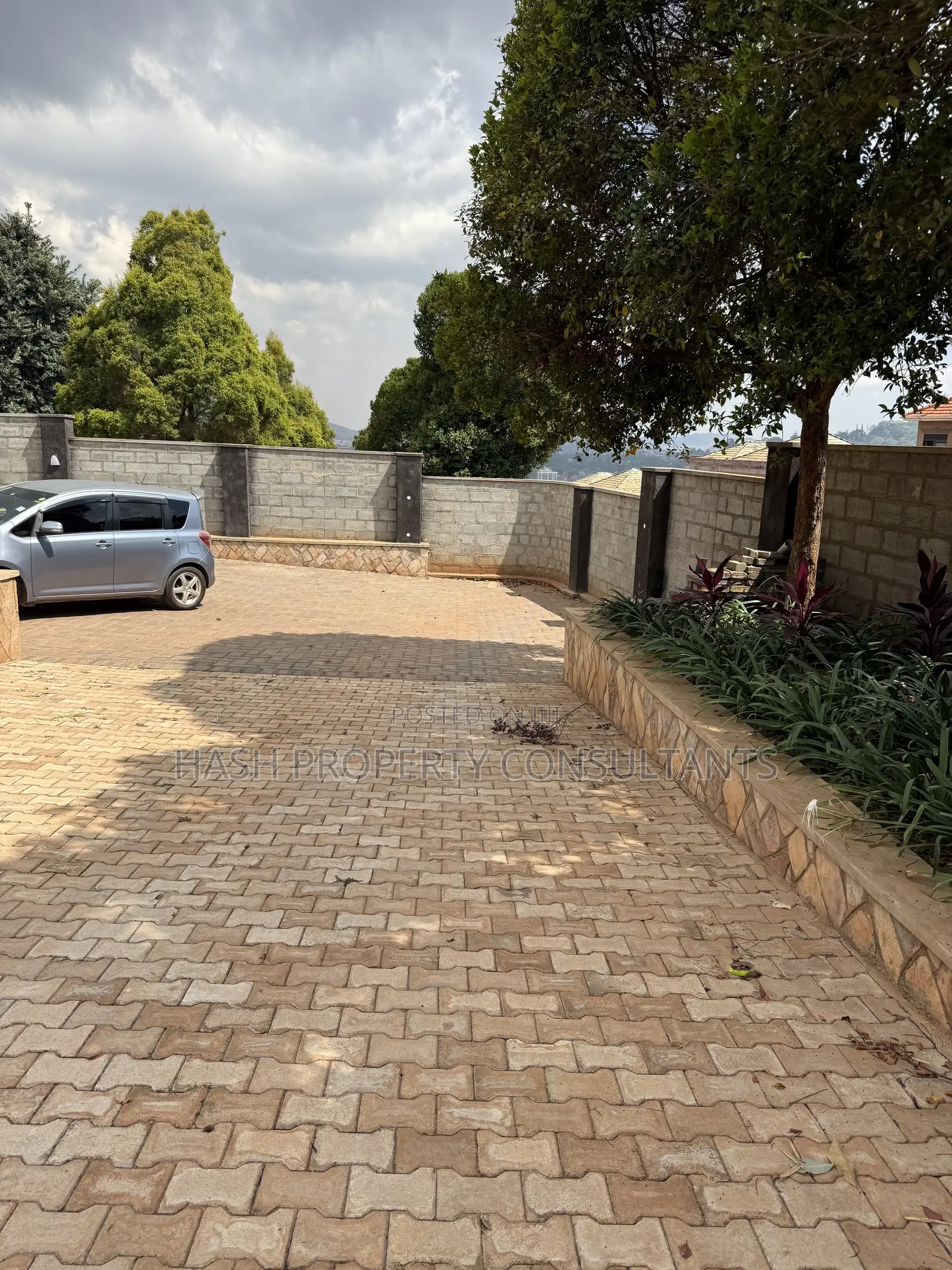 9bdrm House in Akright City, Central Division for sale in Central Division