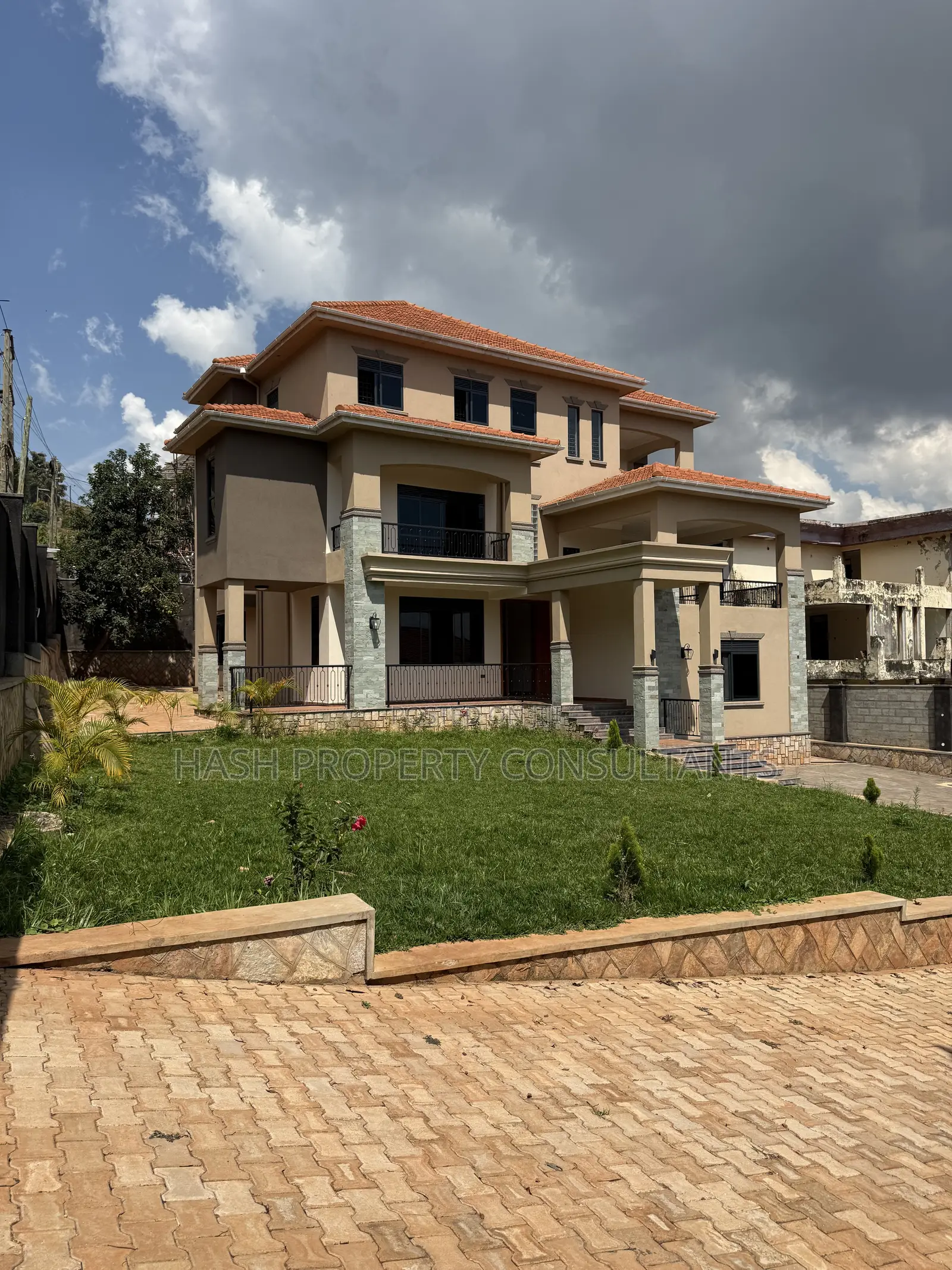 9bdrm House in Akright City, Central Division for sale in Central Division