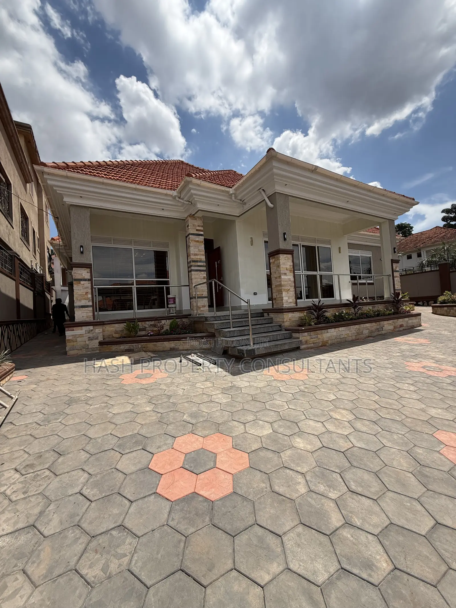 5bdrm House in Akright City, Central Division for sale in Central Division
