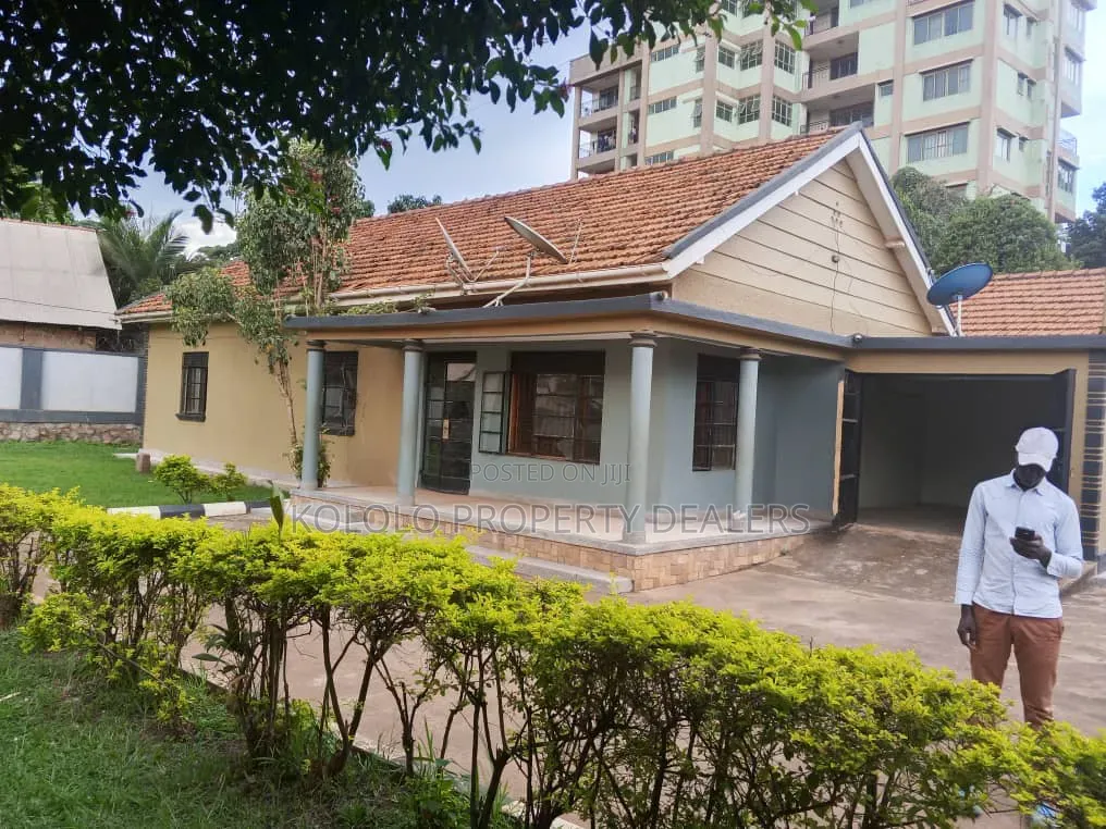 3bdrm Bungalow in Muyenga, Central Division for rent in Central Division