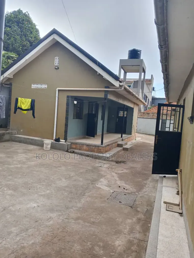 3bdrm Bungalow in Muyenga, Central Division for rent in Central Division