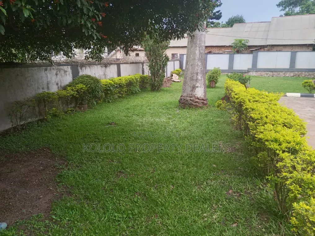 3bdrm Bungalow in Muyenga, Central Division for rent in Central Division