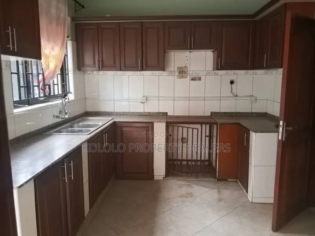 3bdrm Bungalow in Muyenga, Central Division for rent in Central Division