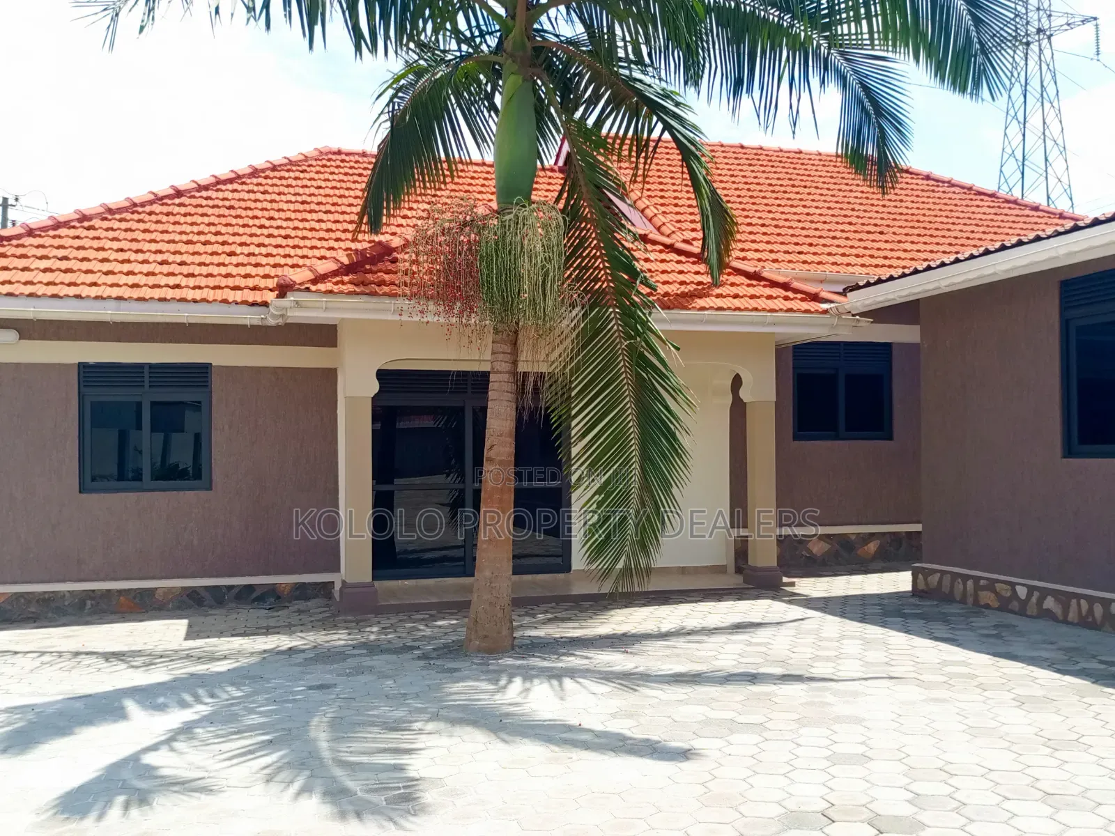 3bdrm Bungalow in Kyambogo, Central Division for sale in Central Division
