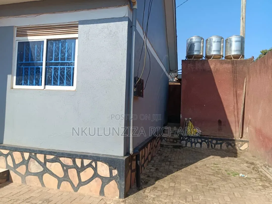 2bdrm Bungalow in Seeta Bajjo, Goma for sale in Goma