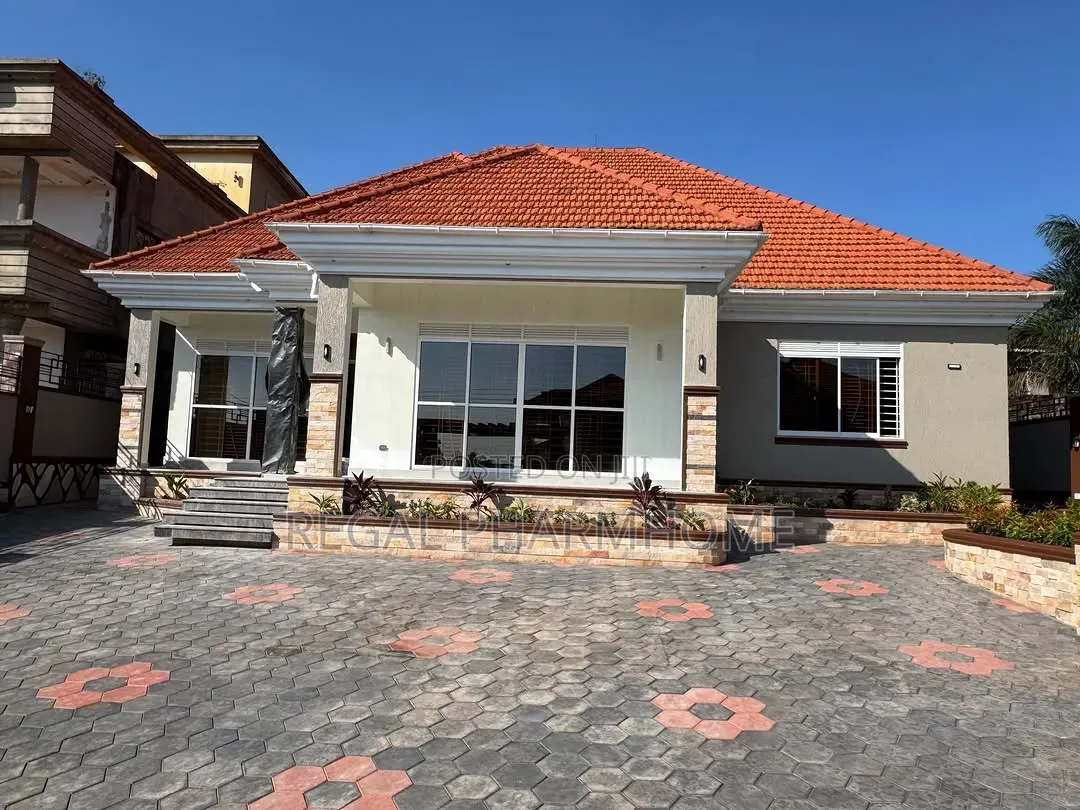 3bdrm Bungalow in Munyonyo Kigo, Central Division for rent in Central Division