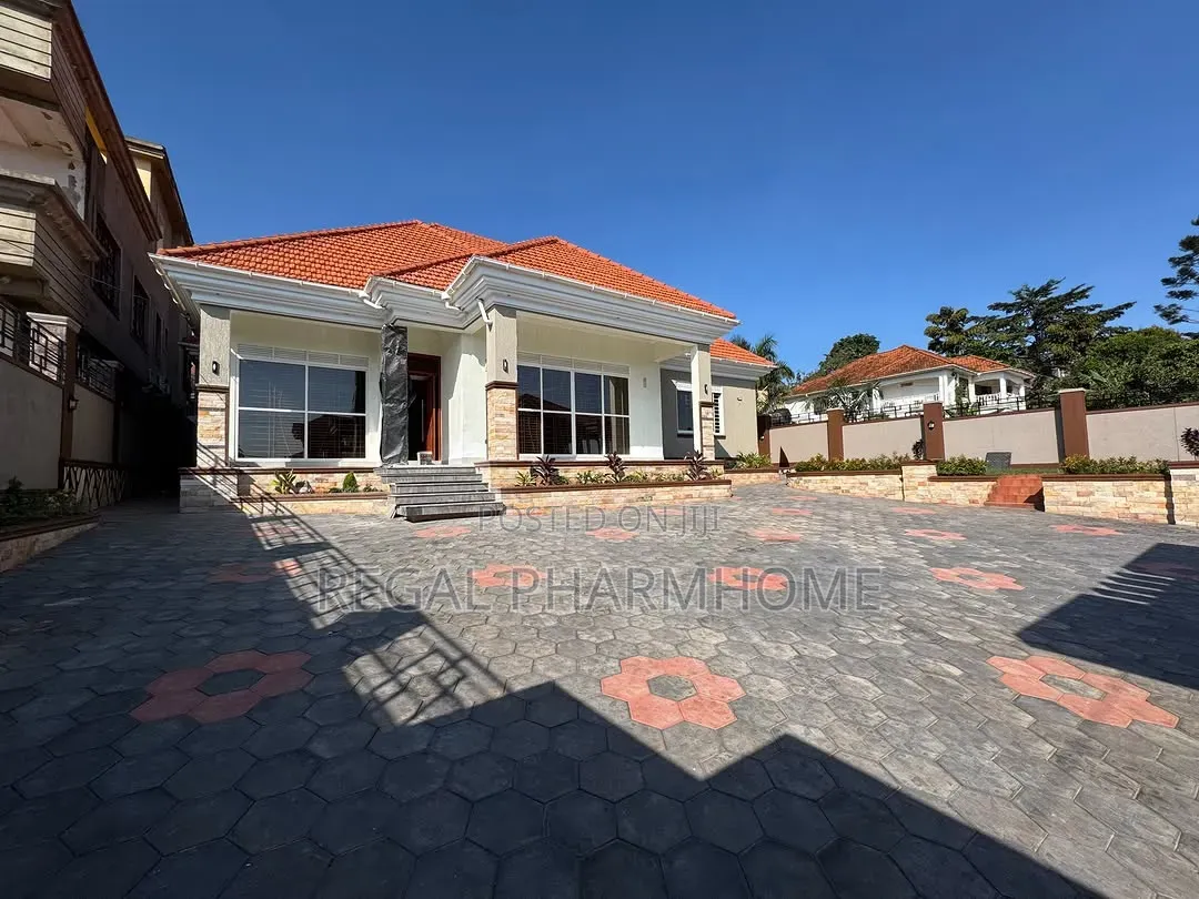 3bdrm Bungalow in Munyonyo Kigo, Central Division for rent in Central Division